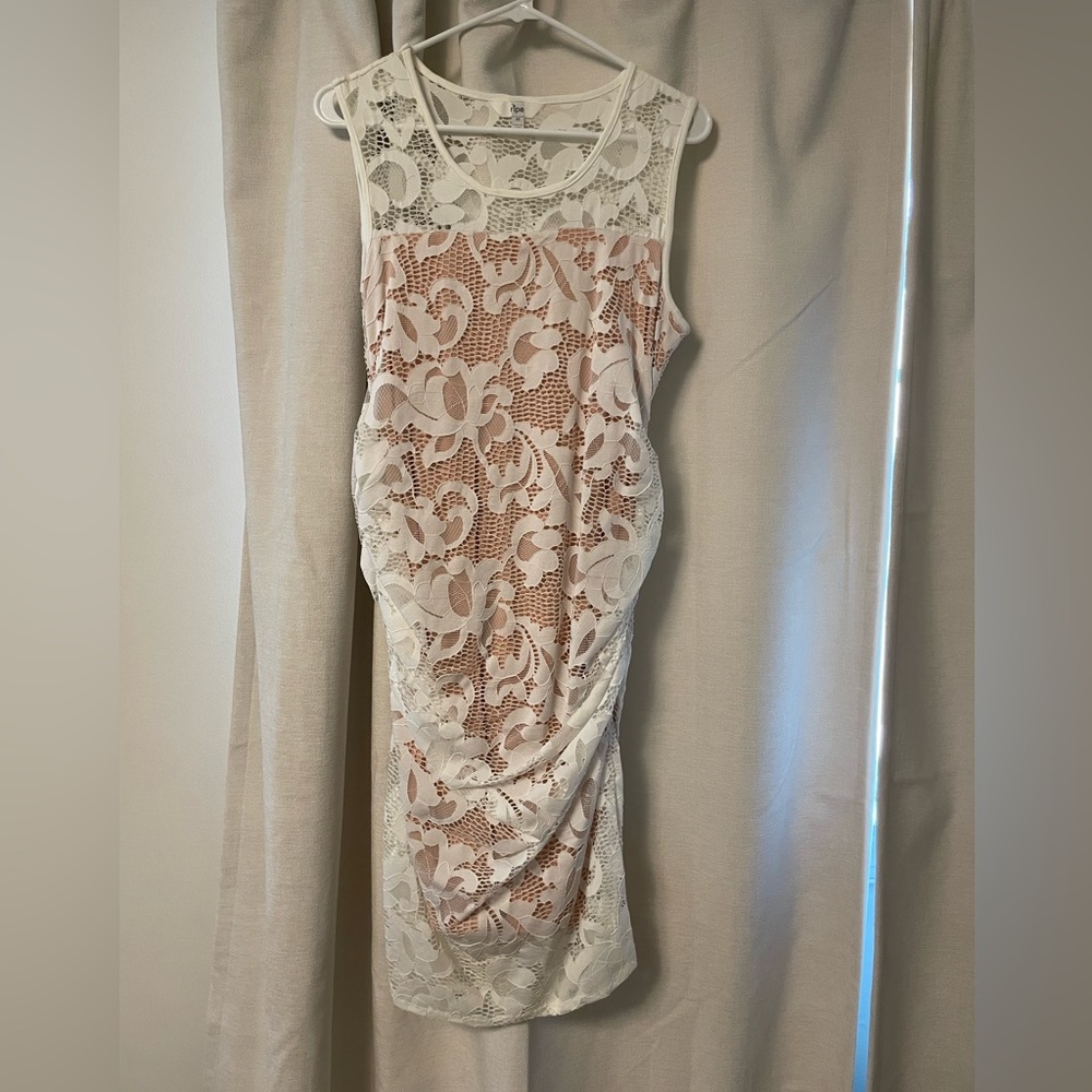 “Ripe” Eden Lace Maternity dress